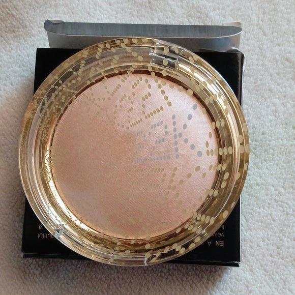 Mikyaji 22K Perfect Skin Illuminating Baked Powder - 201